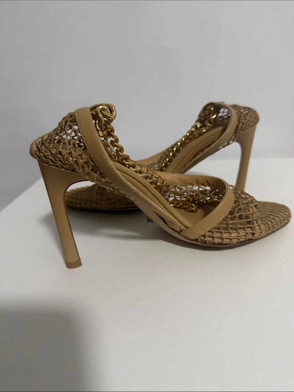 Bottega Veneta Mesh Calfskin Chain Stretch Pump 36 Beige - Picture 5 of 7